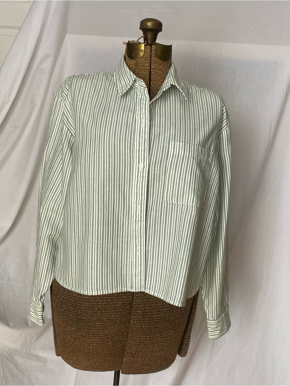 Old Navy Cropped Green and White Striped Button-Up Shirt
